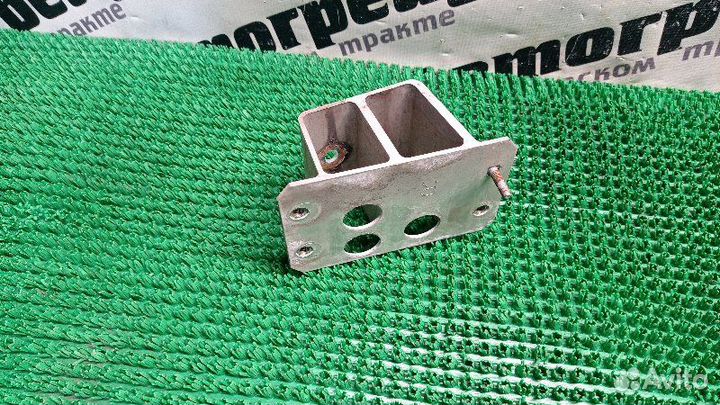 Кронштейн усилителя бампера задний правый Toyota