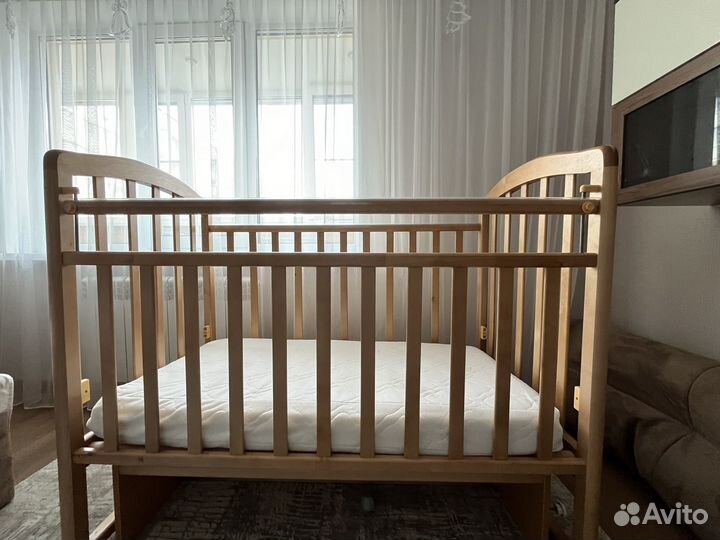 Детская кроватка с матрасом