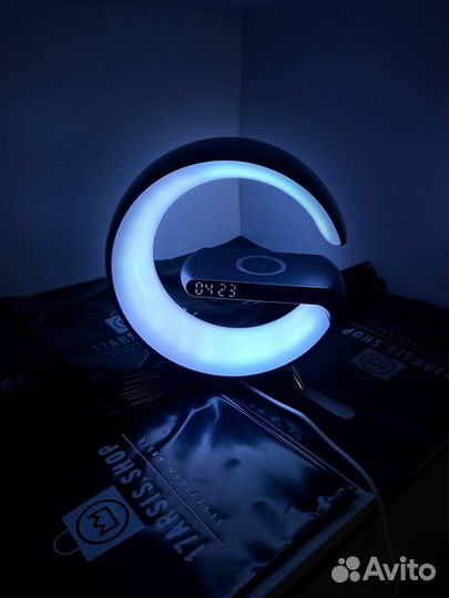 Лампа многофункциональная с беспроводной зарядкой