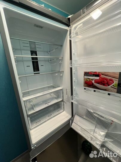 Холодильник Hotpoint Ariston HFP 7200 XO Новый