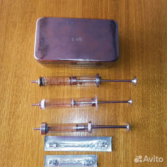 Медицинский инструмент СССР, шприцы, пинцет