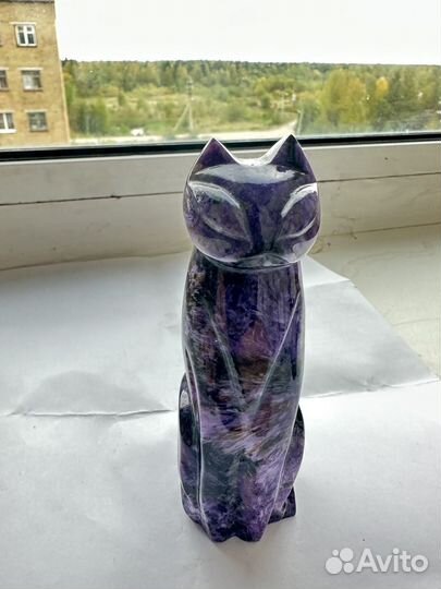 Кошка из чароита хорошее качество