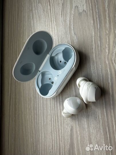 Беспроводные наушники samsung buds