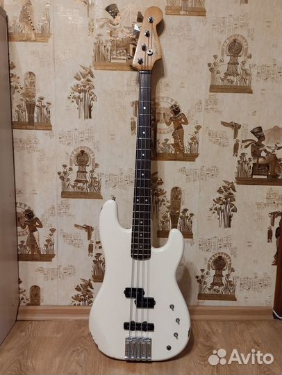Бас гитара fender precision, Япония