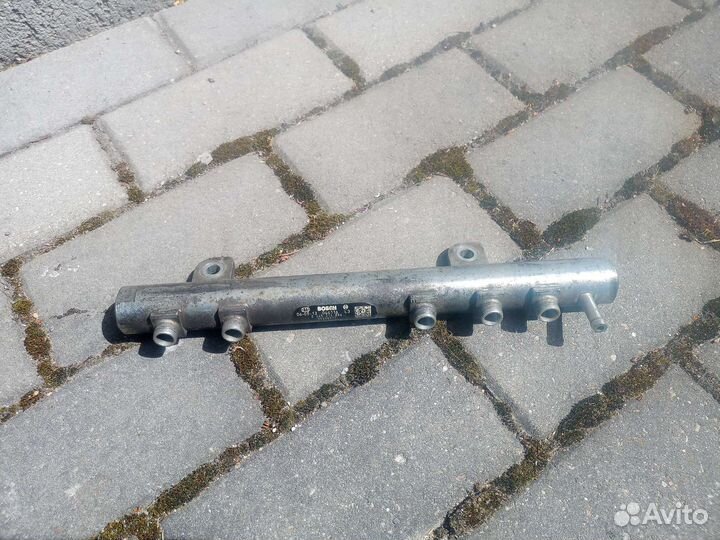 Рампа топливная Опель Z13DTH 2009 0445214086