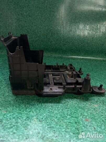 Площадка АКБ Volkswagen Passat 2008-2012