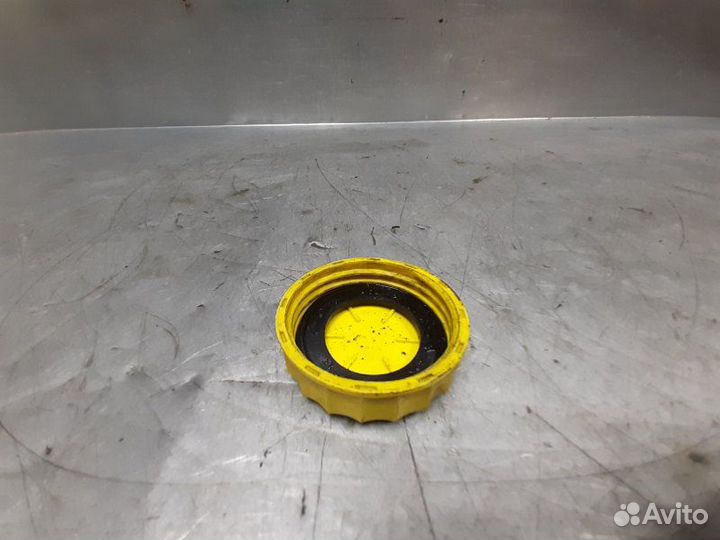 Крышка бачка тормозной жидкости Volkswagen Passat