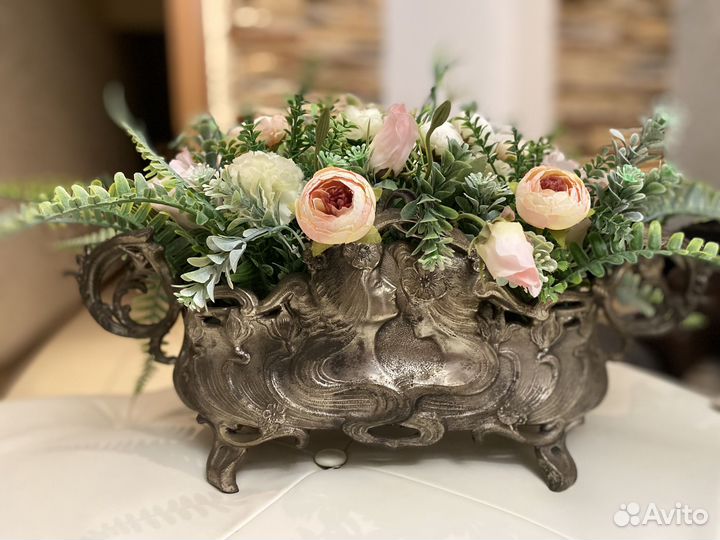 Антикварная жандиньерка