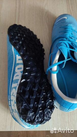 Футбольные бутсы