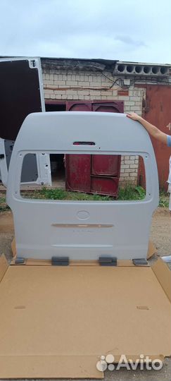 Крышка багажника Toyota Hiace H200