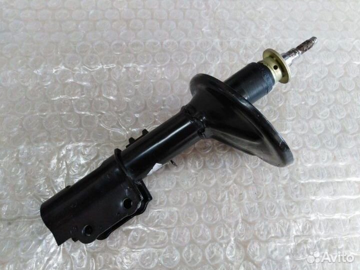 Амортизатор подвески передний правый Kia Spectra