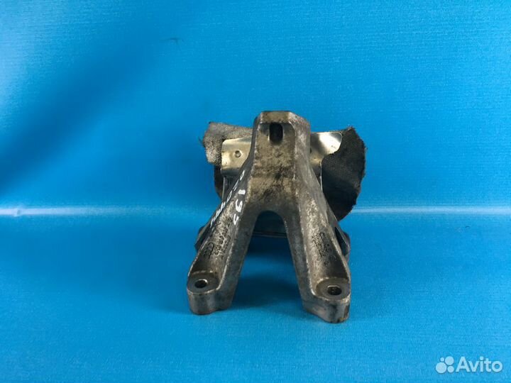 Кронштейн двигателя левый Audi Q5 (8R) 2008-2017