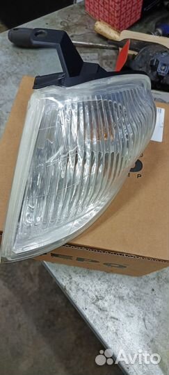 Mazda 323 поворотник