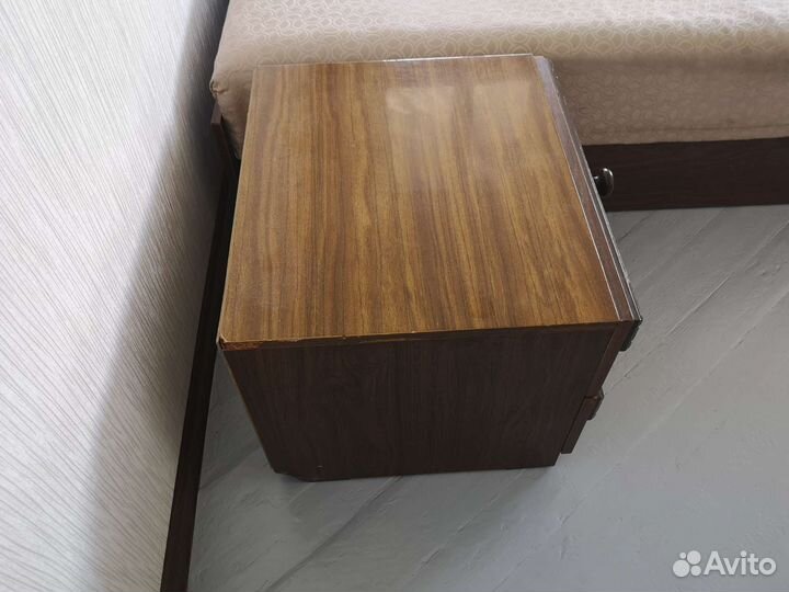 Тумба прикроватная