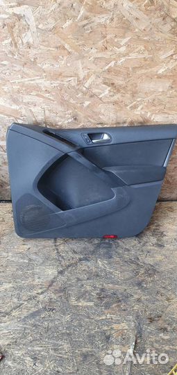 Обшивка двери передней правой Volkswagen Tiguan 2