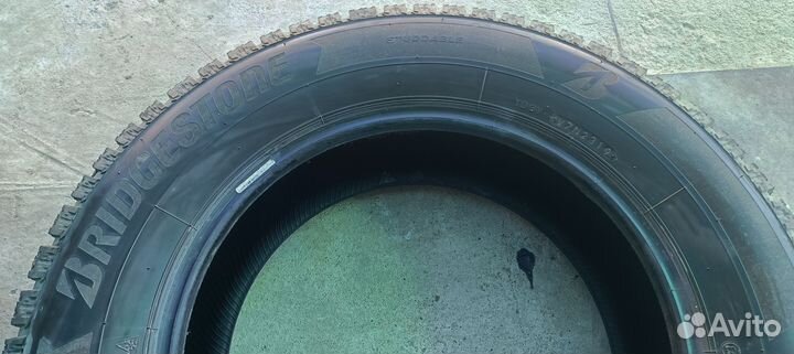 Bridgestone Ice Cruiser 7000S 215/65 R16 98T