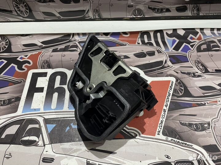 Замок двери передней правой BMW