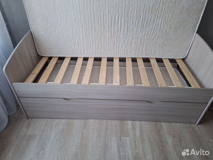 Кровать подростковая с матрасом бу