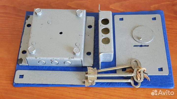 Замки гаражные новые