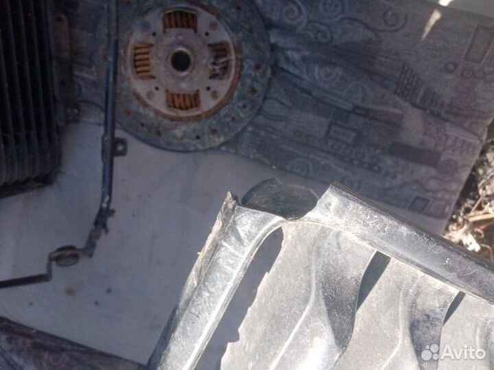 Решетка радиатора Mitsubishi Pajero 2 1994