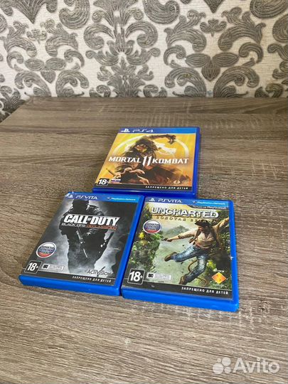 Диск mortal kombat 11 и два картриджа ps vita