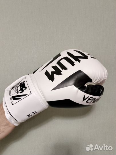 Боксерские перчатки Venum