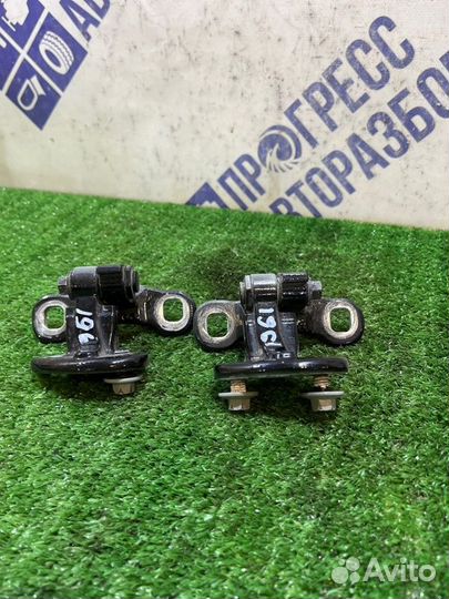 Петля двери задняя правая Volvo S40 седан 2.4