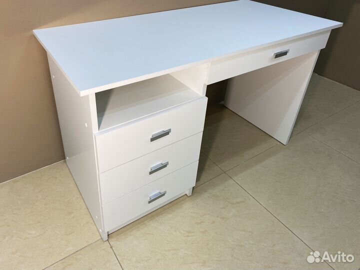 Стол письменный