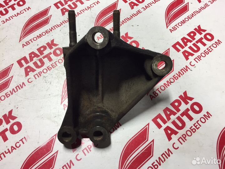 Кронштейн подушки двс Hyundai Veloster 2011