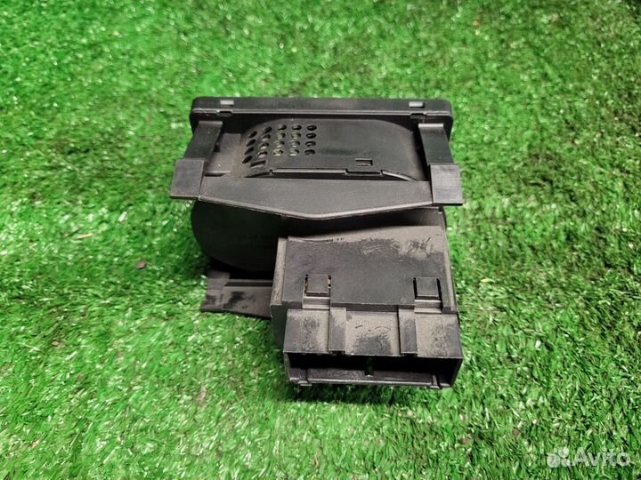 Переключатель света фар на Ford Focus 2