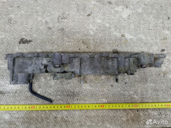 Крышка впускного коллектора Toyota Hiace 1kdftv