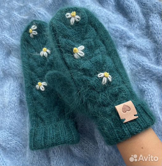 Варежки вязаные с вышивкой ручная работа