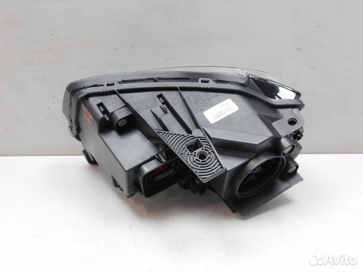 Фара правая Jeep Grand Cherokee 68142492AC