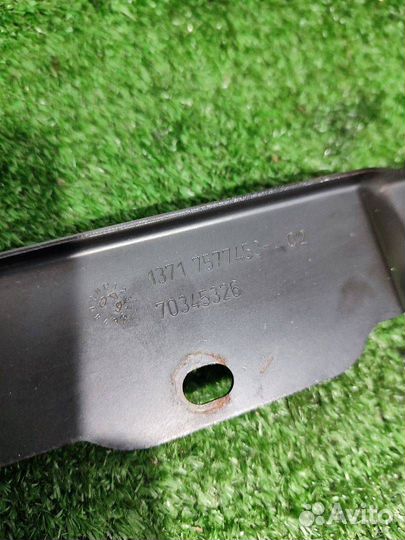 Кронштейн воздушного фильтра BMW 7 F01/F02 F02