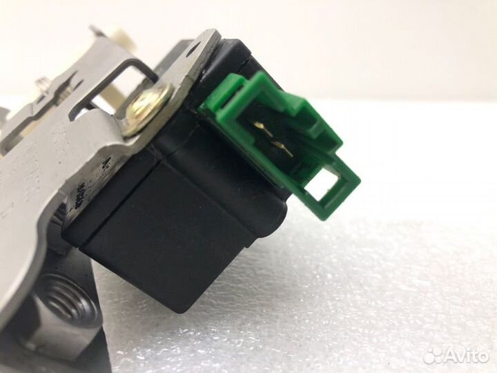 Активатор замка багажника задний правый Land Rover