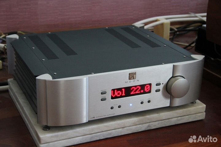 Продам hi-end усилитель simaudio moon I-7 RS