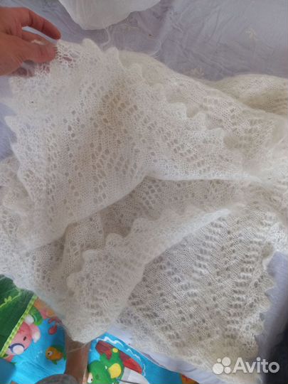 Шаль белая и серая