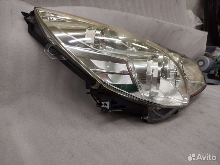 Фара передняя правая ксенон Subaru Legacy BR 2009г