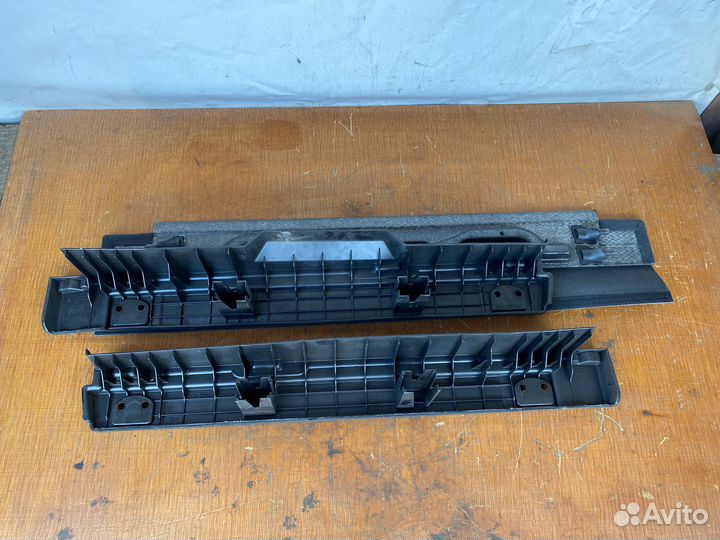 Боковые обшивки крышки багажника Audi Q5 8R