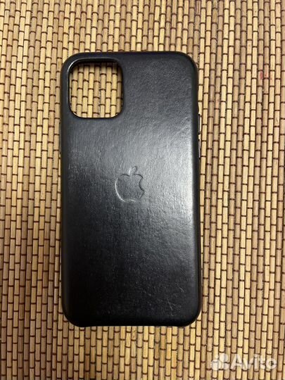 Оригинальный кожаный чехол на iPhone 11 про