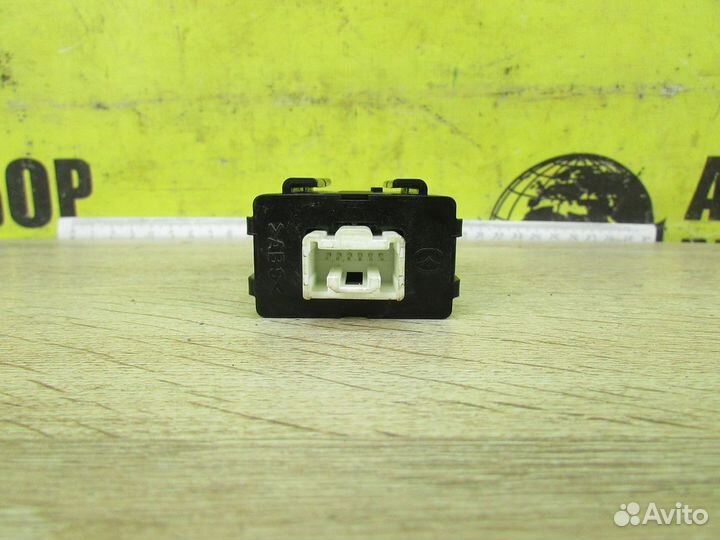 Блок управления центральным замком на Mazda 3 BL