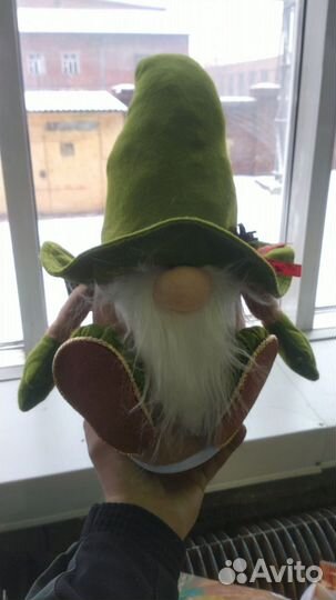 Игрушка гном