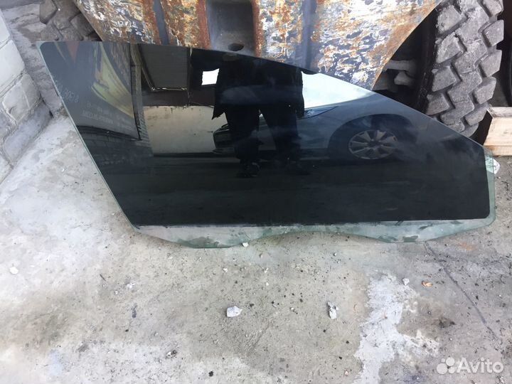 Стекло переднее правое Фольцваген Пассат В6 2006г