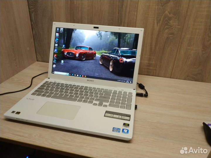 Белый Sony Vaio - i5,SSD,Full HD SVS15