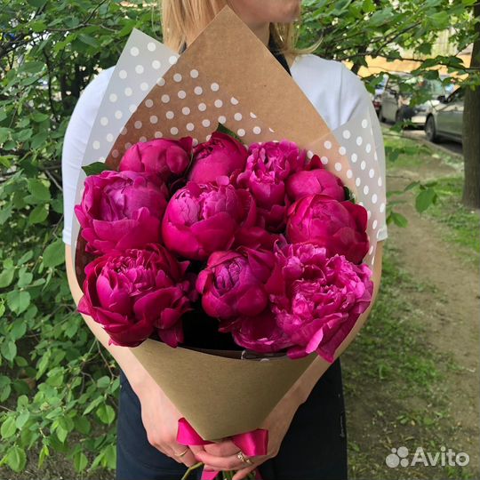 Букет свежих пионов