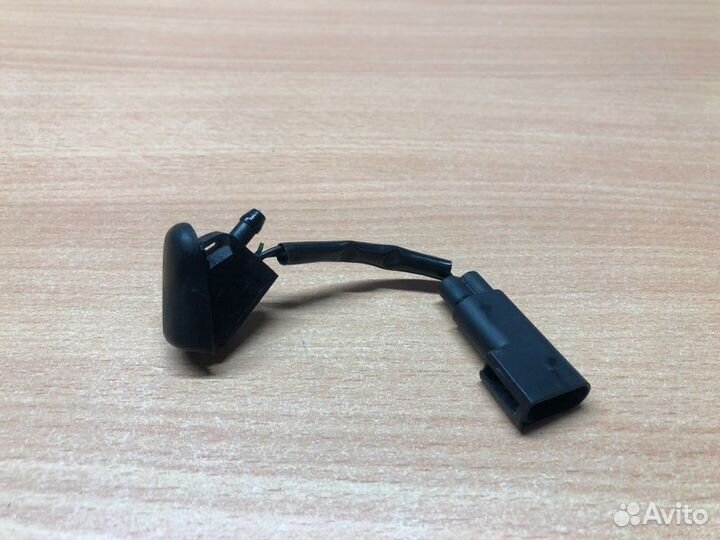 Форсунка омывателя лобового стекла передняя Ford