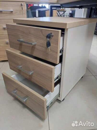 Стол компьютерный