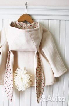 Продавец платьев и аксессуаров в ТЦ