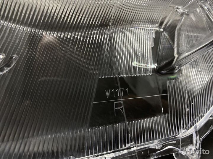 Стекло фары Toyota RAV 4 CA40 дорест. (12-15гг.) R