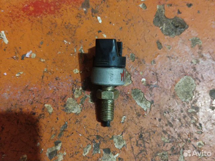 Датчик включения стоп сигналов mitsubishi